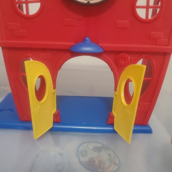 Mickey Mouse Play Fire House & Hand Painted Plaque (Toy & Decor) - Picture 10 of 11